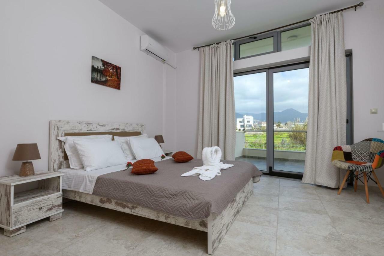 Coral Sea Apartment Кокинос Пиргос Екстериор снимка