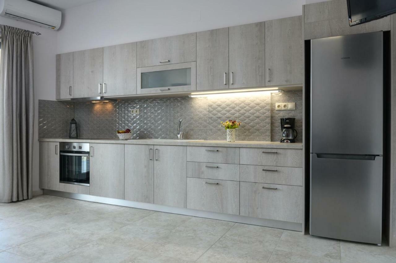Coral Sea Apartment Кокинос Пиргос Екстериор снимка