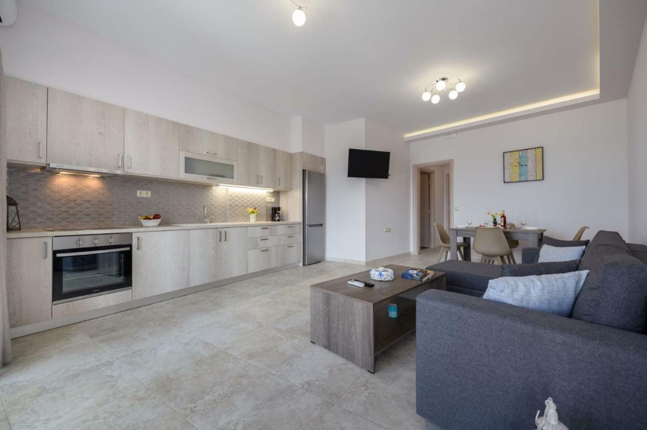 Coral Sea Apartment Кокинос Пиргос Екстериор снимка