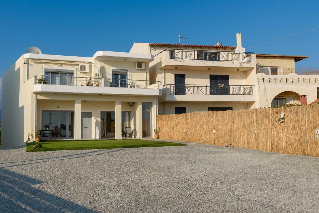 Coral Sea Apartment Кокинос Пиргос Екстериор снимка